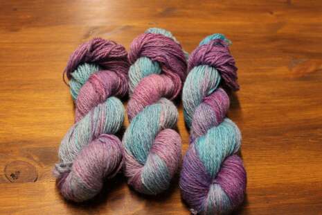 Handf�rgat 3-tr ullgarn raggsockor 100g Batikh�xan