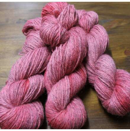 Handf�rgat 3-tr ullgarn raggsockor 100g Cerise m�ter gr�