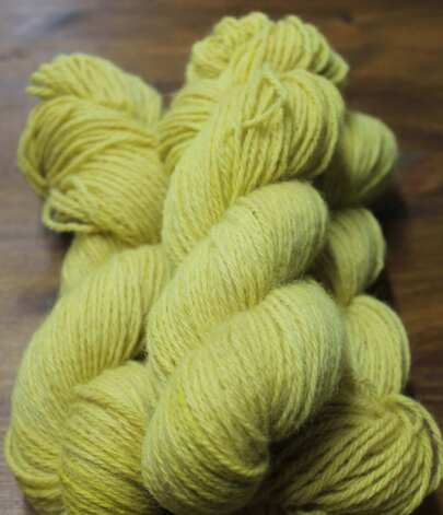 Handf�rgat 3-tr ullgarn raggsockor 100g Blekinge gul