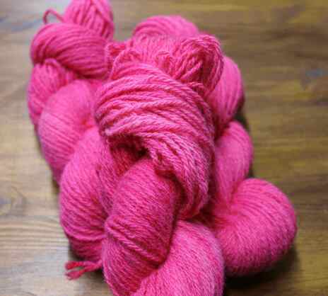 Handf�rgat 3-tr ullgarn raggsockor 100g. Blekinge rosa